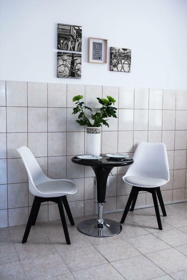 Best Located Executive Apartment In Maroussi. Aten Exteriör bild